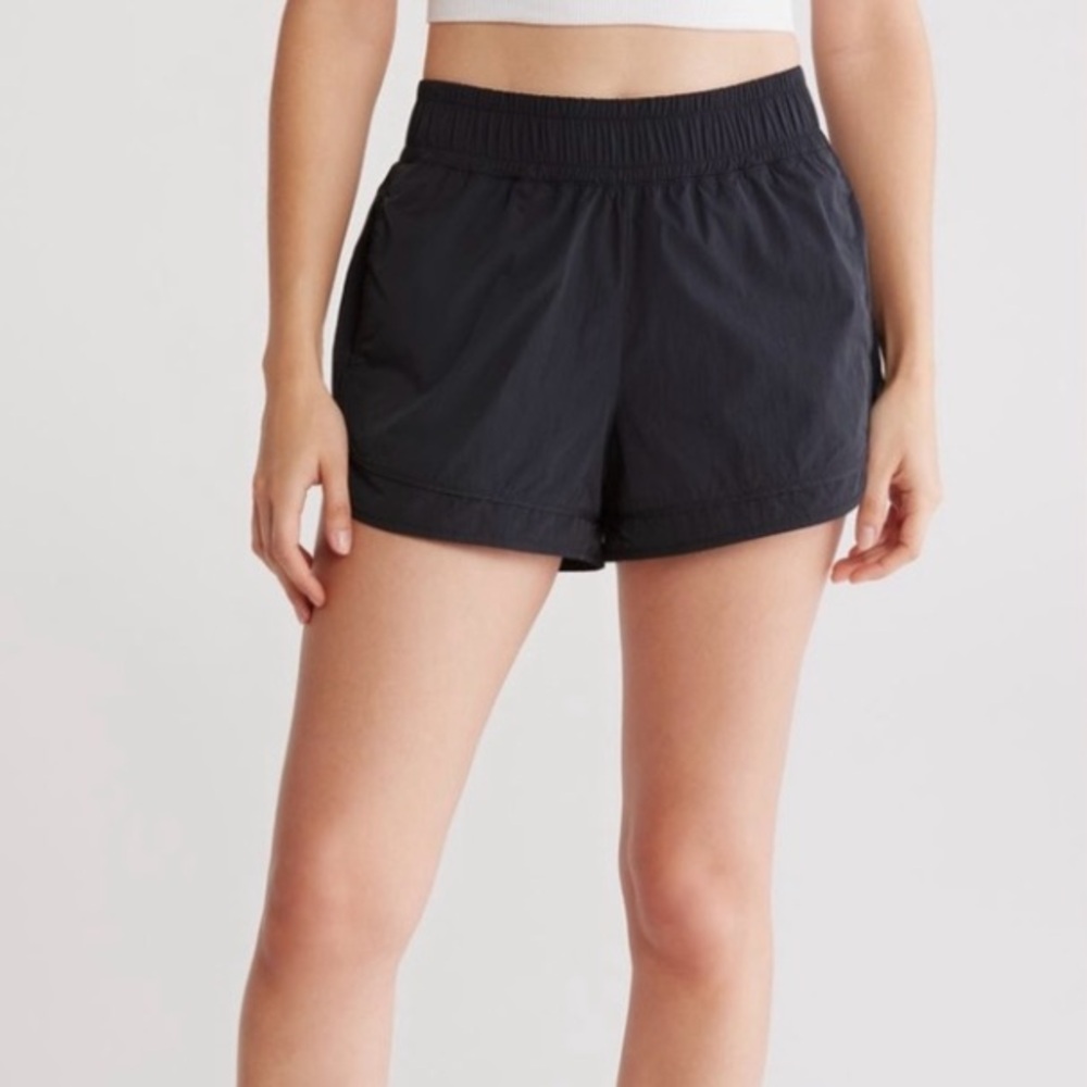 🟤NWT YOGALICIOUS Radiant On Track Running Shorts in Black